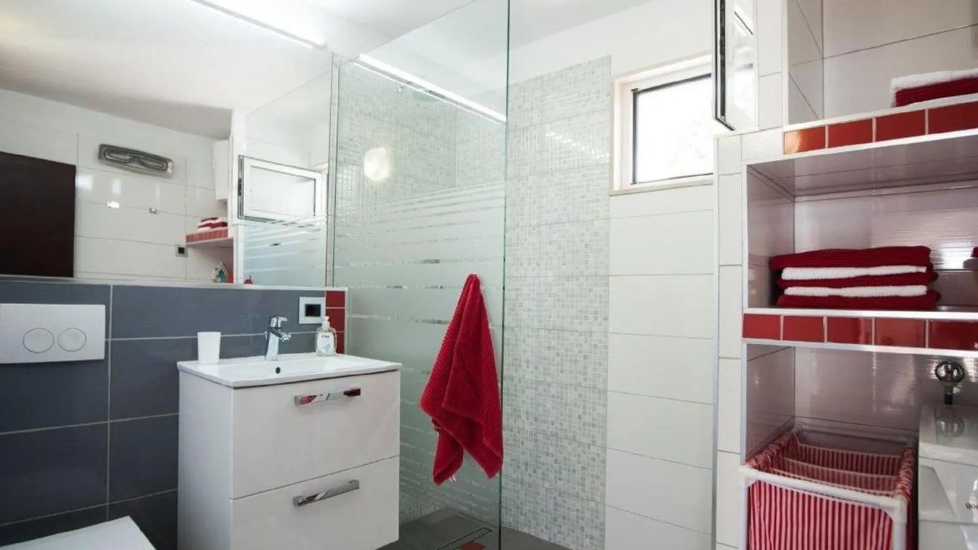 Holiday Home Ingrid - Four Bedroom Holiday Home With Pool Trogir