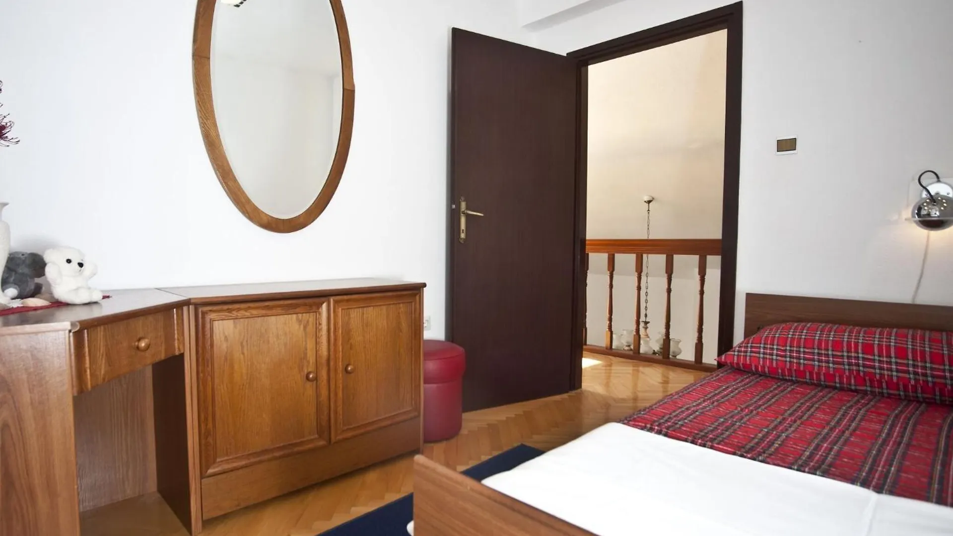 Holiday Home Ingrid - Four Bedroom Holiday Home With Pool Trogir