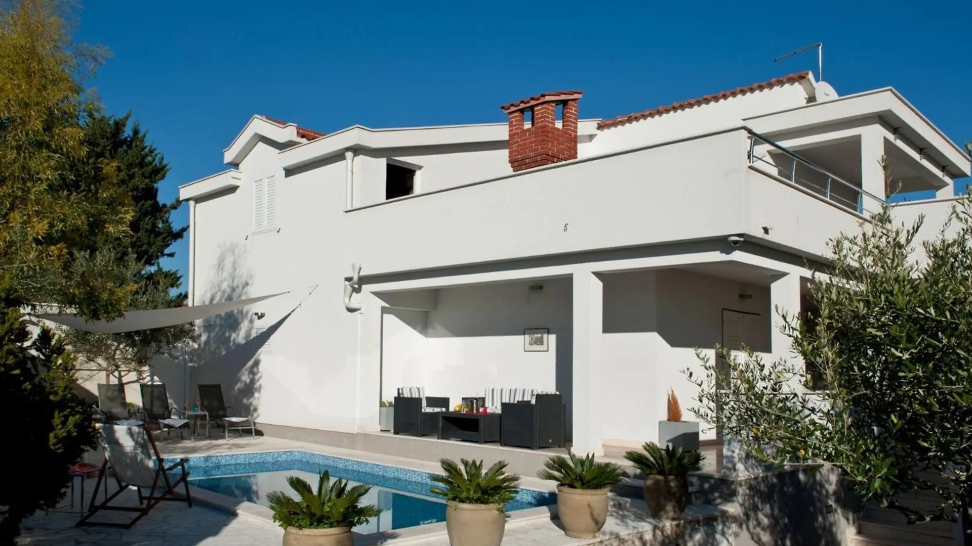 Holiday Home Ingrid - Four Bedroom Holiday Home With Pool Trogir